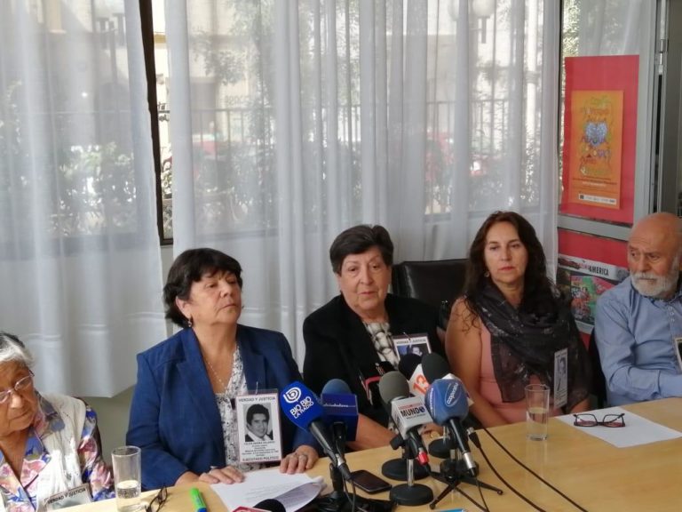 Familiares de ejecutados políticos y Carmen Frei criticaron proyecto de ley “humanitaria” que impulsa gobierno de Piñera