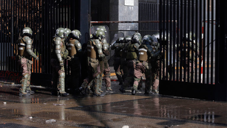 Alta preocupación en comunidad educativa por violencia policial en Instituto Nacional: Piden se abra diálogo en liceos emblemáticos