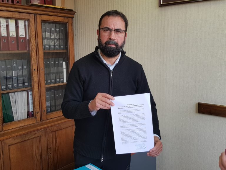 Diputado Hugo Gutiérrez presenta proyecto para establecer sede del Congreso en Santiago