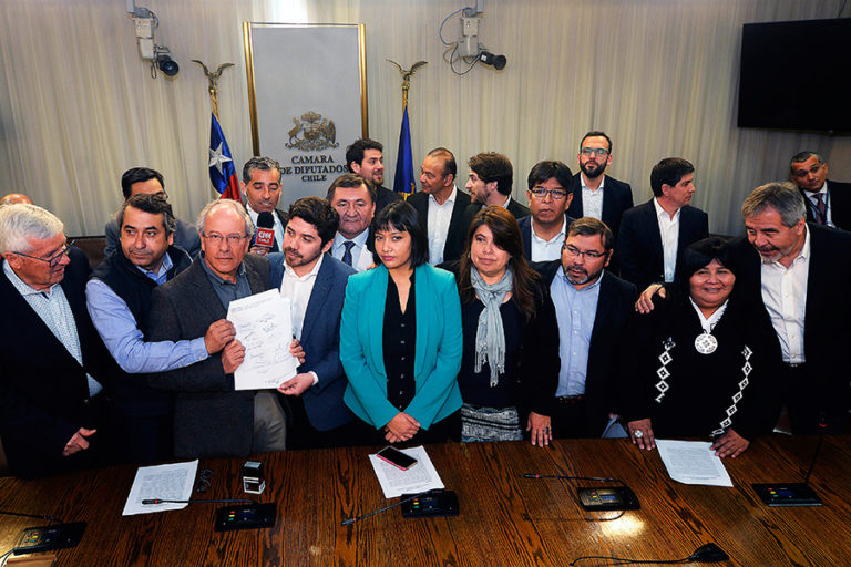 Teillier y acusación constitucional: “Hay argumentos de sobra pero el gobierno buscara de nuevo dividir la oposición”