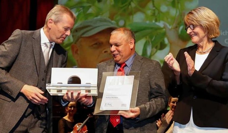 Rodrigo Mundaca premiado en Alemania por su lucha para que el agua vuelva a ser un bien común y su acceso un derecho humano