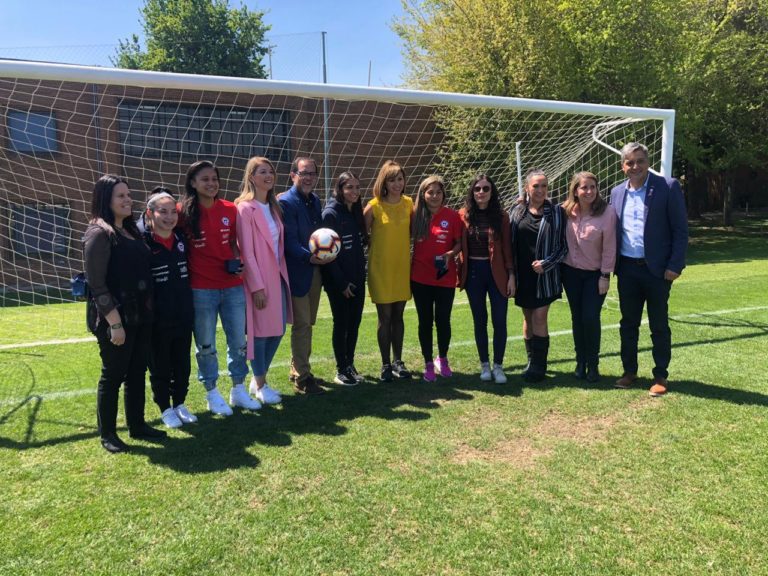 Diputado Mulet: “Para mí es un honor rendir este homenaje a la Seleccionadas de Fútbol de Chile”