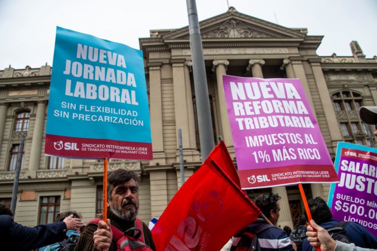 Lautaro Carmona y Alejandro Navarro cuestionan acuerdo de senadores y gobierno por reforma tributaria. Piden escuchar la voz de la ciudadanía
