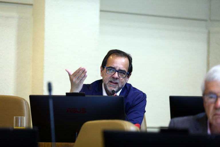 Diputado Mulet (Frevs) pide urgencia para su proyecto de reforma al sistema político
