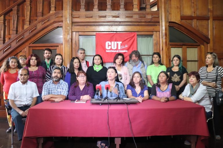 Preocupa incapacidad de la autoridad de dar tranquilidad a la población. Hay anuncios poco claros frente una situación sanitaria pero también social denuncia la CUT