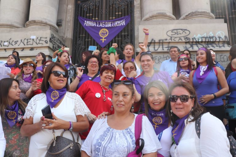 Bárbara Figueroa: “El gobierno no cumple con estándares democráticos pues no escucha la voz de las grandes mayorías y se violan los DD.HH.”