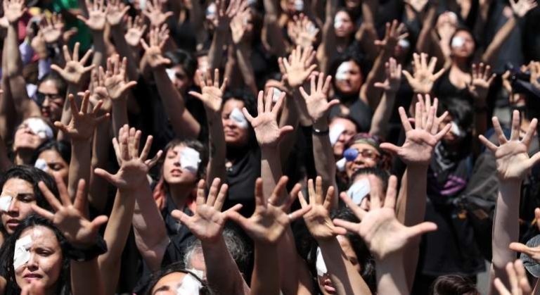 Ministerio de la Mujer sí tiene facultad de presentar querellas por abuso policial y violencia sexual sostiene Claudia Pascual