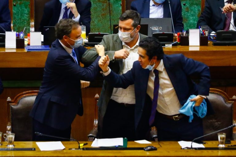 Gobierno se negó a ampliar cobertura del Ingreso Familiar de Emergencia y logró votos para aprobarlo