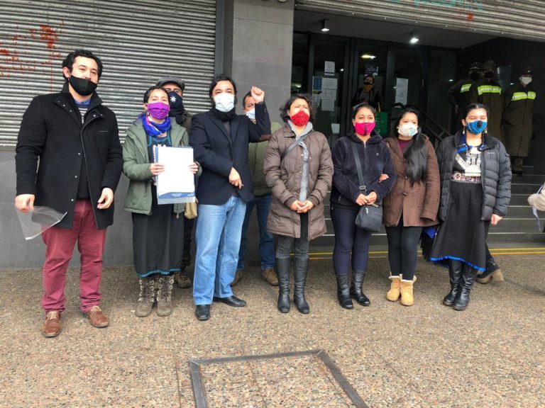 Wallmapu: Piden a Contraloría invalidar ordenanza que prohíbe a hortaliceras ejercer comercio ancestral. También proponen cooperativas de comunidades para reparar caminos con recursos públicos