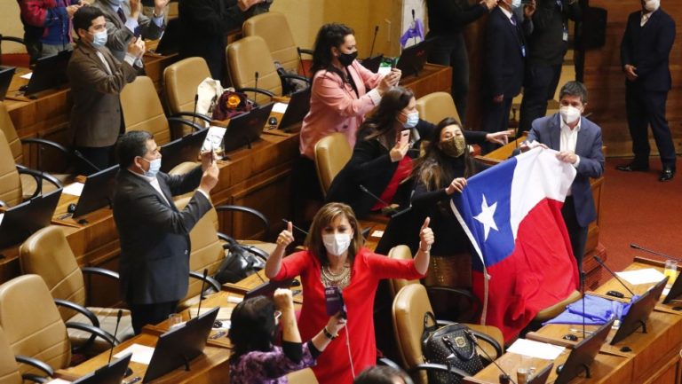 Gobierno anuncia que promulgará este viernes ley para retiro de fondos. Dura derrota del oficialismo