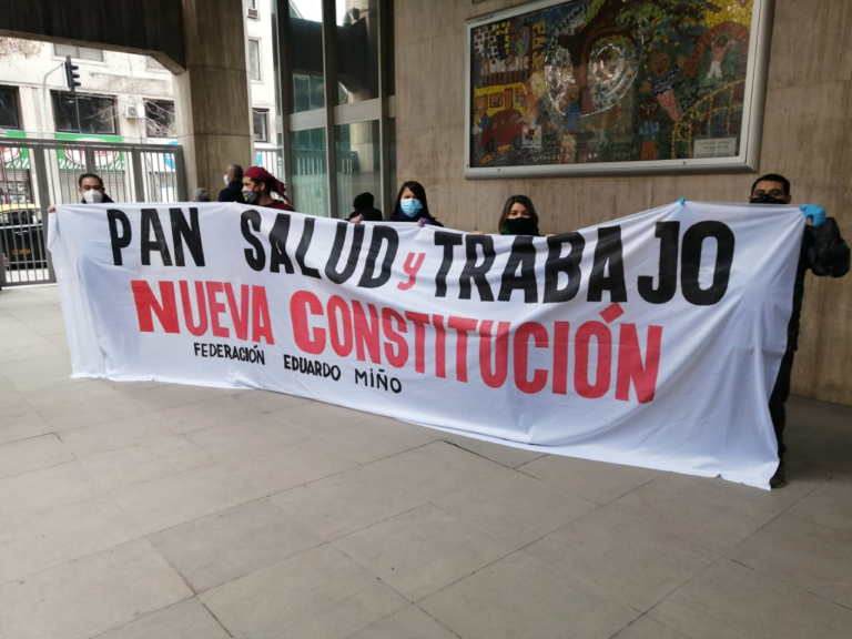 Federación de Trabajadores Cesantes realizó acción y entrega de carta en Ministerio del Trabajo ante dramática situación social