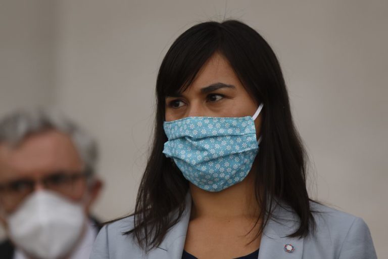 Izkia Siches y Colegio Médico cuestionan plan de desconfinamiento del gobierno