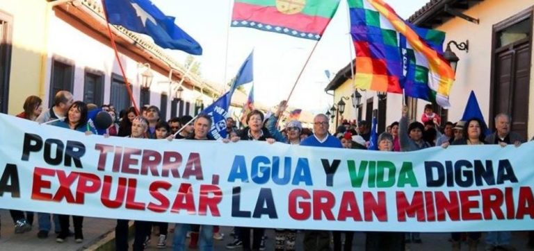 Movimiento Putaendo resiste denuncia sobornos y suspensión de alegatos en su demanda contra Minera Andes Cooper.
