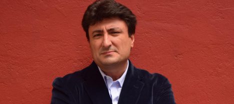Mario Amorós reedita las biografías de Neruda y Pinochet y anuncia visita a Chile en octubre