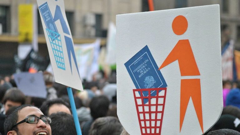 En Ruta: “El comando Nacional de Trabajadores por Una Nuevo Constitución”.