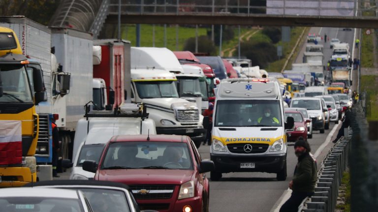 Paro de camioneros: Acusan ante la Fiscalía a Intendente de Valparaíso por delito de omisión de denuncia