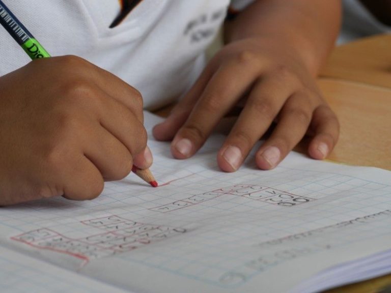 Juventudes: “Mineduc y Hacienda presentan proyecto que condiciona subvenciones al retorno de las clases presenciales”.