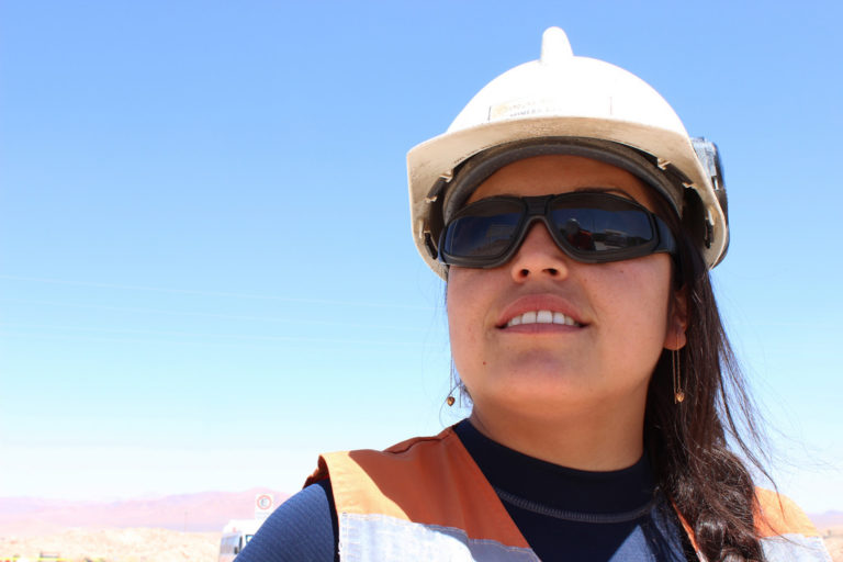 Tierra Colorada: Dirigentas denuncian permanentes desvinculaciones de trabajadoras en CODELCO.