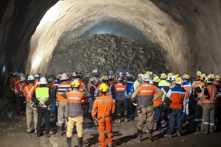 Tierra Colorada: Trabajadores de la minería proponen alternativas para sufragar sin impedimentos.
