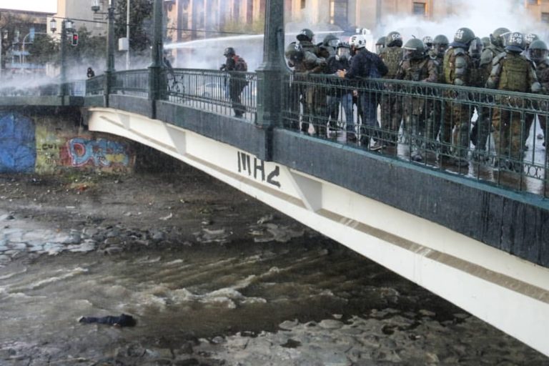 Como “justicia de clase” califican beneficio otorgado a Carabinero que lanzó joven al río Mapocho