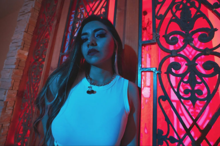 Coni Coo: La nueva voz de la escena urbana chilena