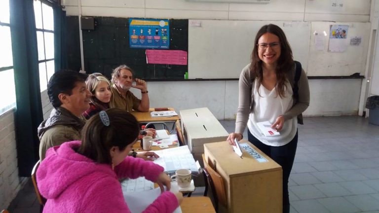Irací Hassler y las primarias de Santiago: “Es una gran oportunidad de construir una candidatura desde la comunidad”