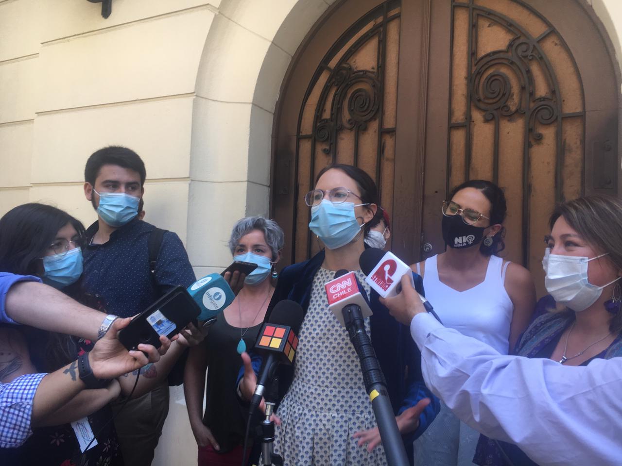 Denuncian violencia de género por parte de Concejal RN de Santiago Denuncian violencia de género por parte de Concejal RN de Santiago