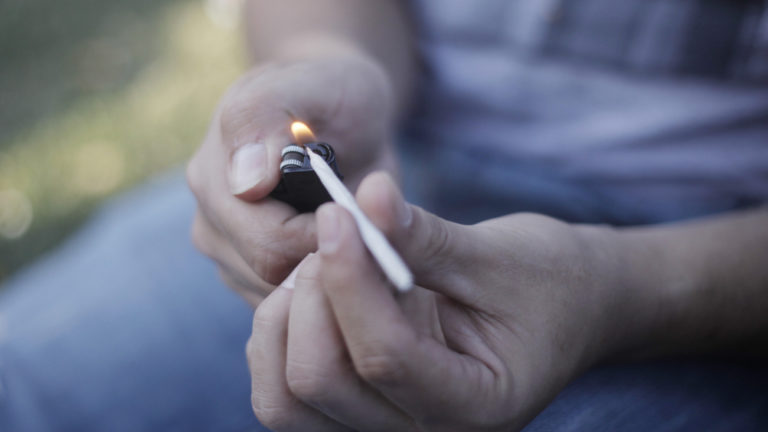 Juventudes: Modelo de prevención en el consumo de drogas obtiene efectivos resultados en Chile.