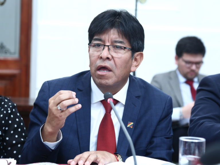 Senador Velásquez (FRVS) por urgencia a proyecto de ley de amnistía: “Por cierto que no contamos con los votos de la derecha que defendió a delincuentes de cuello y corbata”