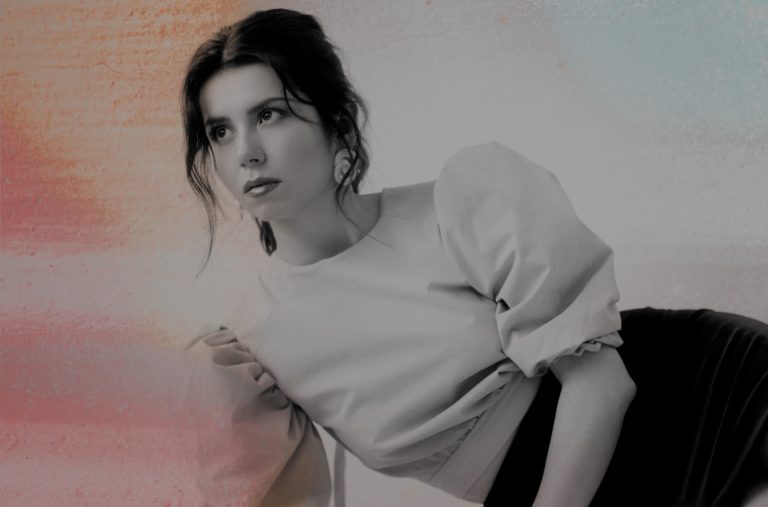 Música Nueva: Natalia Montenegro debuta con la balada pop “A mis problemas”.