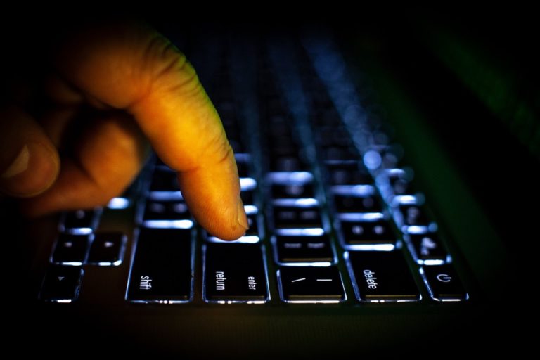 En Ruta!: Encuesta consulta a los candidatos constituyentes sobre el desarrollo tecnológico,  administración del conocimiento y derechos digitales.