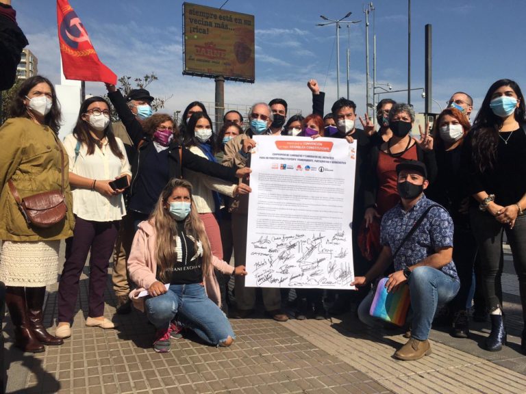 Candidatos de Chile Digno, Frente Amplio e Igualdad firman compromiso para proceso constituyente transparente y participativo
