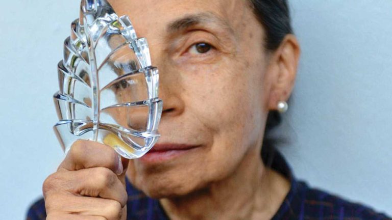 Leer es Resistir: “Pájaros desde mi ventana” de Elvira Hernández por Alquimia Ediciones.