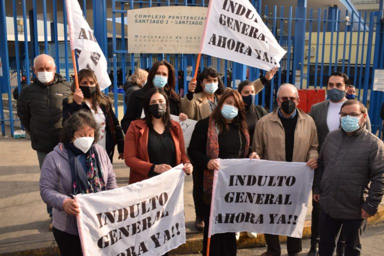 Parlamentari@s visitan CDP Santiago 1 para velar por las condiciones de los presos del estallido social y vuelven a exigir su libertad
