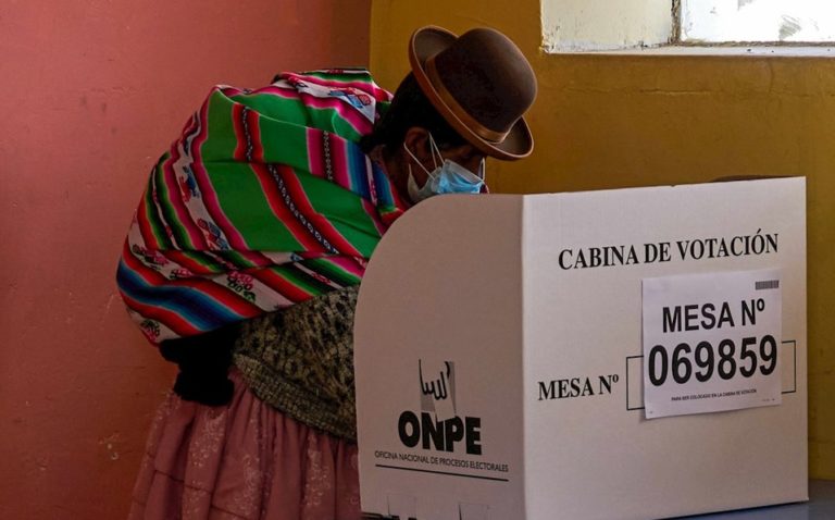 Misceláneos: Con menos de un punto porcentual, Pedro Castillo lidera las votaciones presidenciales en Perú.
