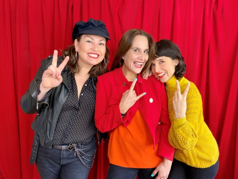 Mutis por el Foro: “¡Amiga, date cuenta!” la comedia de Carla Zúñiga protagonizada por Javiera Contador, Pepa Bello y Claudia Pérez.