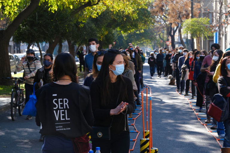 Víctor Parra, cientista Político UDP: “Todos los candidatos tienen que ver de forma más moderada la elección de primera vuelta”.
