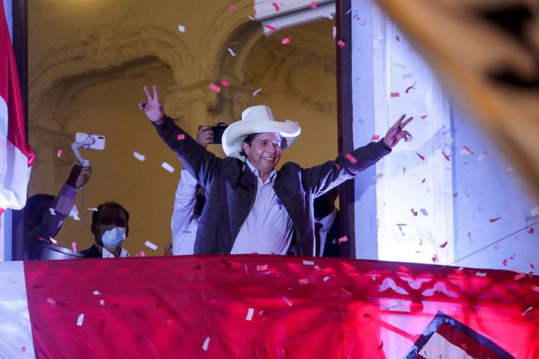 Pedro Castillo proclamado presidente del Perú: “Vamos a trabajar juntos y rechazar cualquier cosa que vaya en contra de la democracia”