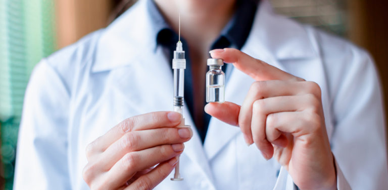 Crecimiento económico mundial estará muy condicionado por los niveles de inoculación de cada país advierte Andrés Solimano