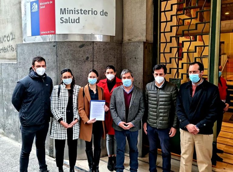 Alcaldes/as exigen a la autoridad sanitaria aplicar una política de vacunación que recoja la identidad y la realidad propia de cada comuna