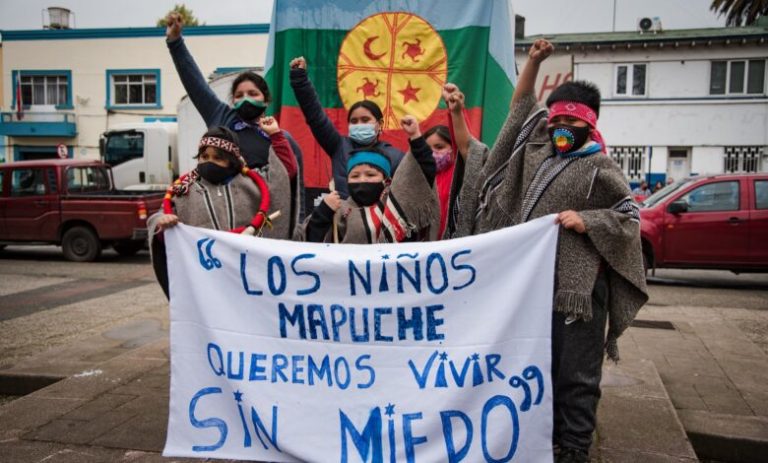 Juventudes: Red por la Defensa de la Infancia Mapuche presenta informe en la ONU que incluye casos graves y gravísimos de vulneración entre el año 2020 y 2021.