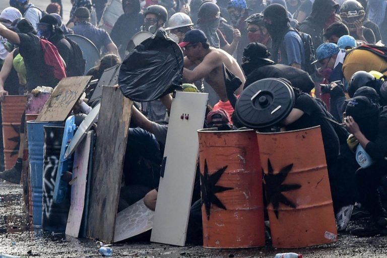 Función Vermú – “Primera”, un largometraje documental sobre el histórico levantamiento en Chile del 2019, se estrena en SANFIC.