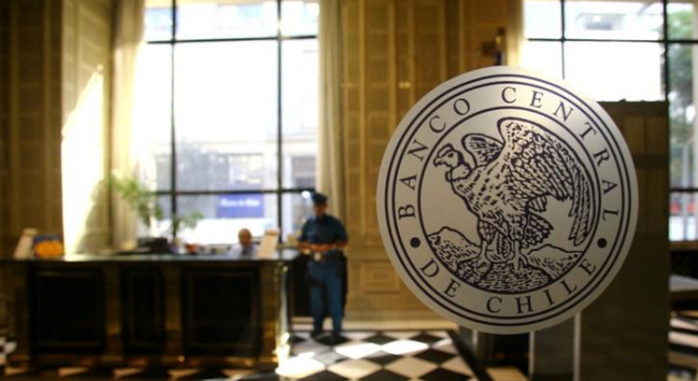 Teillier cuestiona que la economía chilena este sujeta a la doctrina del Banco Central y dice que tema debe ser discusión de la Convención Constitucional