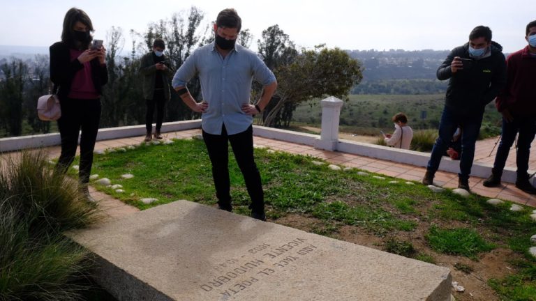 Boric visita museo de Vicente Huidobro y anuncia plan para descentralizar y fortalecer el acceso a la cultura en todo el país
