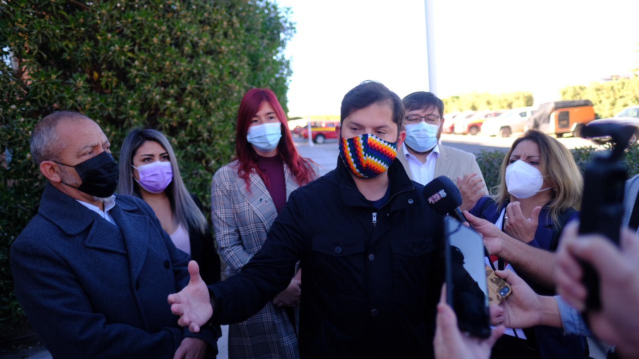 Gabriel Boric desde Calama: “Vamos a establecer un nuevo royalty que sea progresivo para cuidar la pequeña minería” Gabriel Boric desde Calama: “Vamos a establecer un nuevo royalty que sea progresivo para cuidar la pequeña minería”