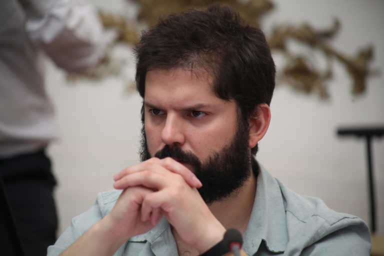 Boric rechaza militarización del Wallmapu; señala que en su gobierno habrá un diálogo para la reconstrucción de confianzas y solución al conflicto histórico