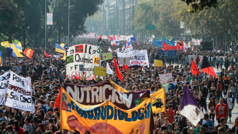 Sociólogo Alexis Cortés: “El problema de acceder a la educación retrata cómo mal funcionan los derechos sociales en Chile”