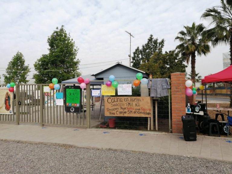 Trabajadores de fundación perteneciente a la congregación Legionarios de Cristo, cumplen varios días de huelga