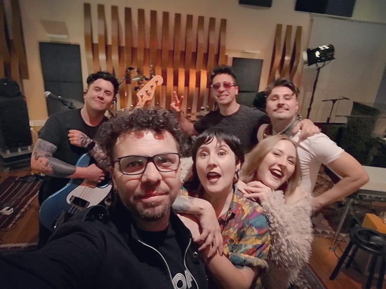 Música Nueva: MODÉRNICO regresó con show digital y nueva canción.