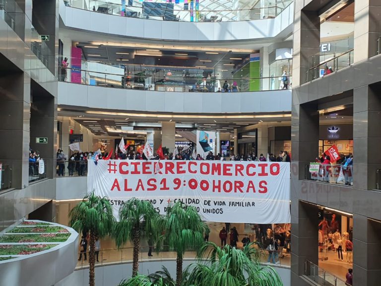 Senado aprueba idea de legislar el cierre del comercio a las 19:00 horas